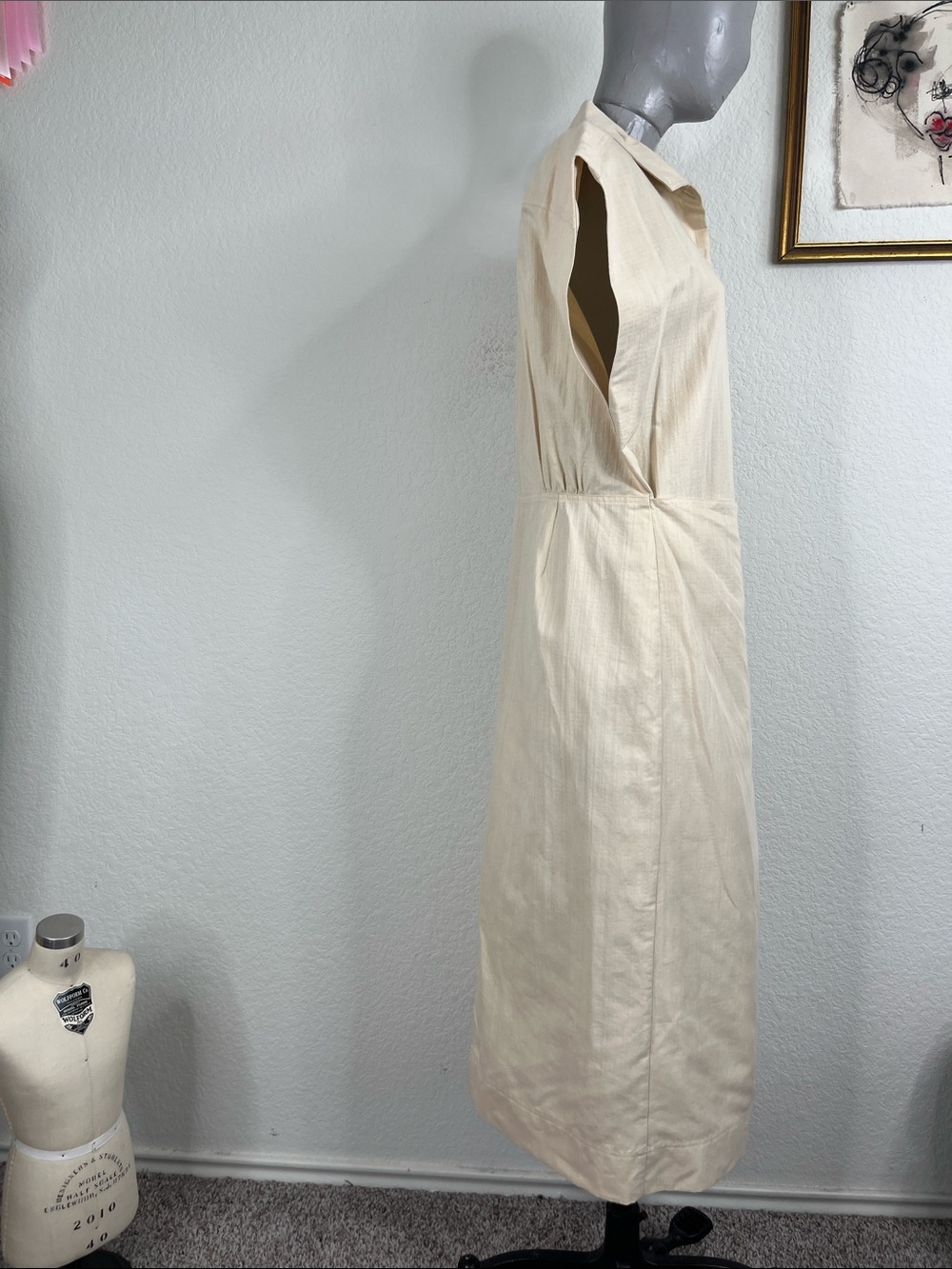 The Apiece Apart Catania Dress is an effortlessly elegant maxi dress featuring a - Picture 5 of 12